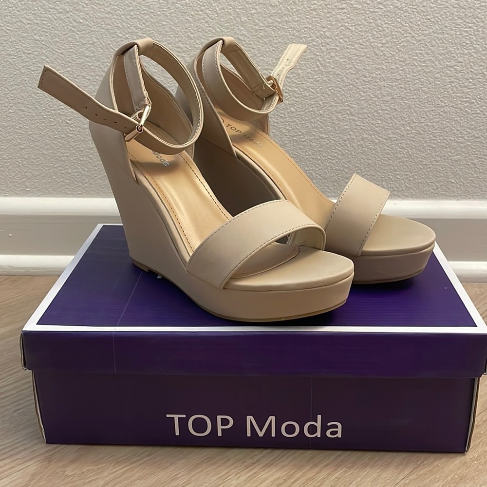 TOP Moda beige wedges